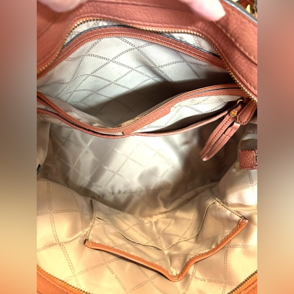 Michael Kors Women's aria pebbled leather purse salmon/terracotta shade. - Picture 5 of 12